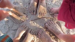 barefoot-414385_640