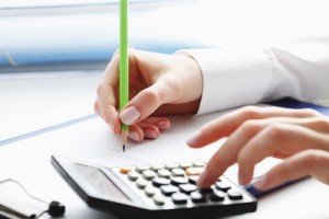 lady doing insurance calculations