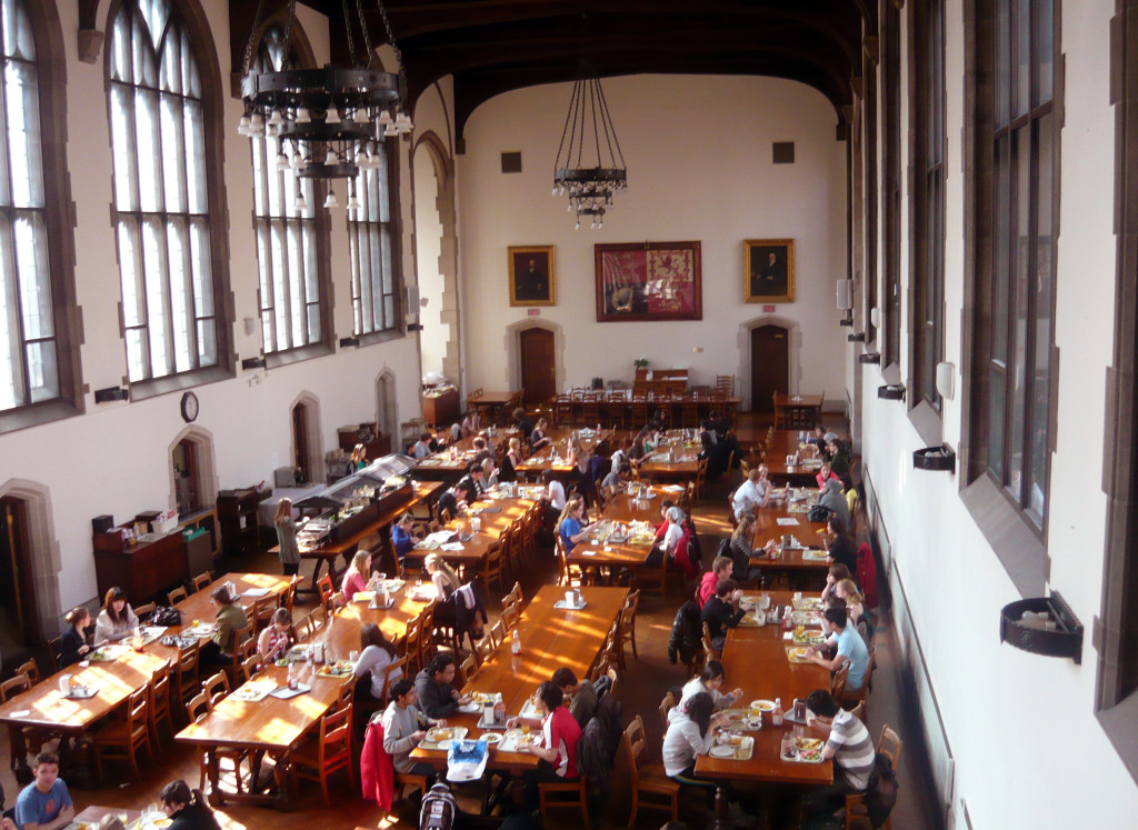 College students learning about clean eating