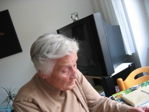 Grandma-441405_640x480