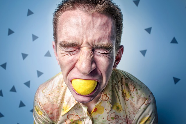 Man eating a Lemon