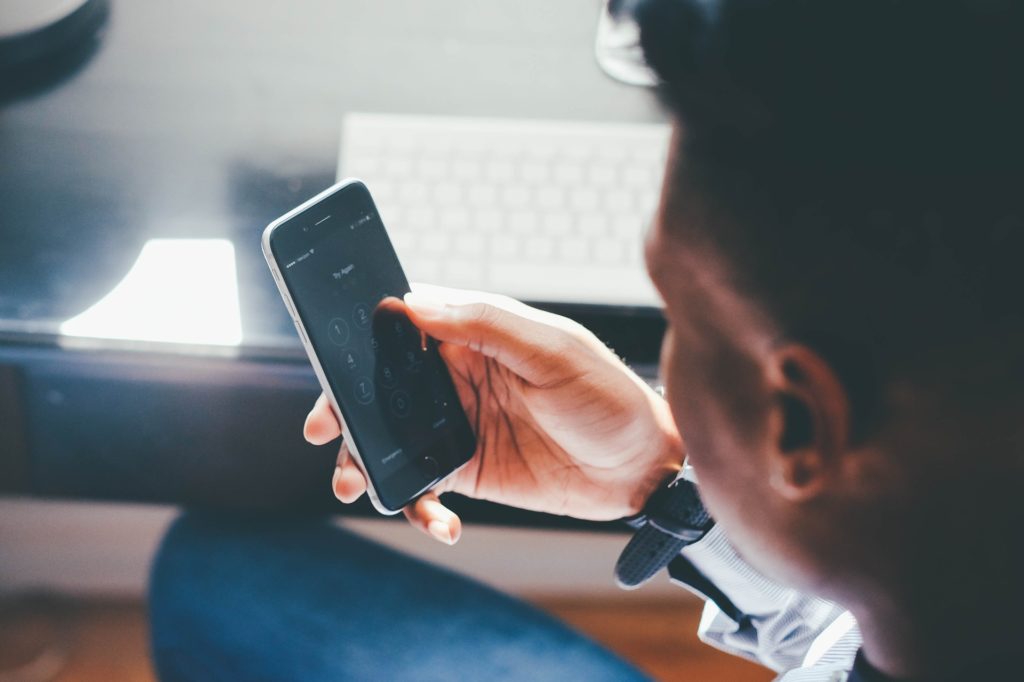 Man using online screening IOI-S to check for signs of an eating disorder