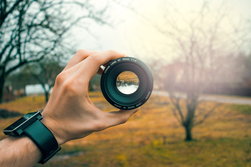 Looking through a lens Obsessive about a picture